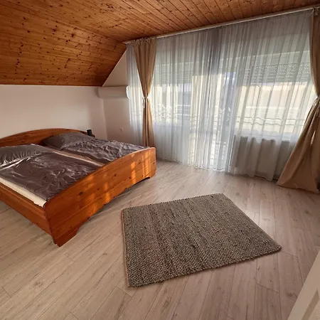 Marta Vendeghaz Prázdninový dům Gyenesdiás